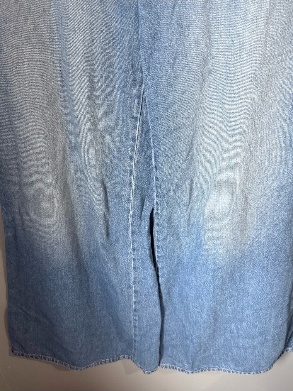 Pilcro The Jane High-Rise Wide-Leg Jeans
6/28 - Picture 7 of 11